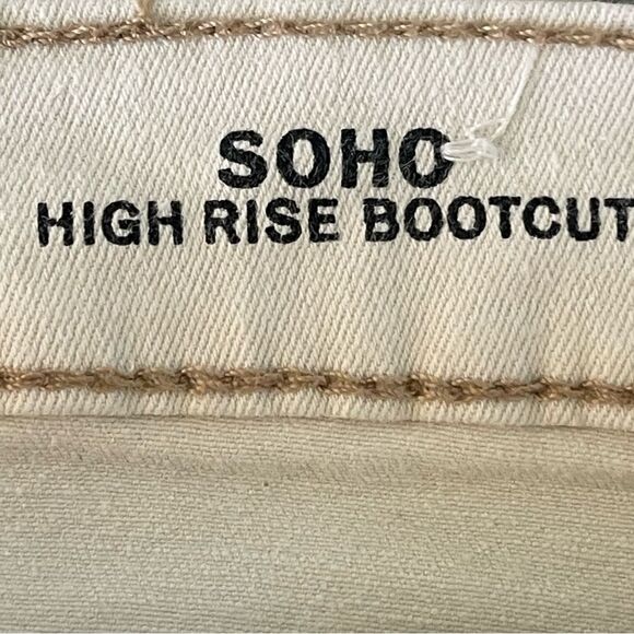 Nicole Miller Flare White Jeans High Rise Boot Cut
Color: Eggshell Size: 14 - Picture 9 of 11